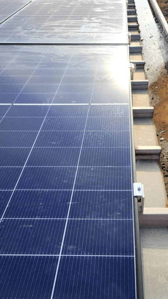 Une pose de panneaux photovoltaïques à Marseille