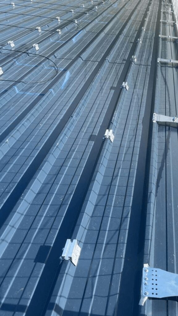 Un chantier de couvreur zingueur à Cannes